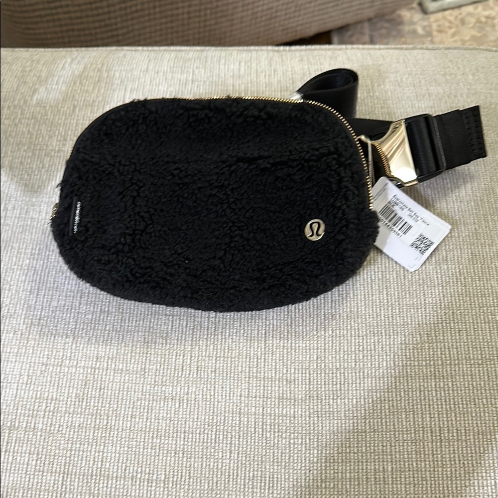 Lululemon Black Sherpa Belt Bag